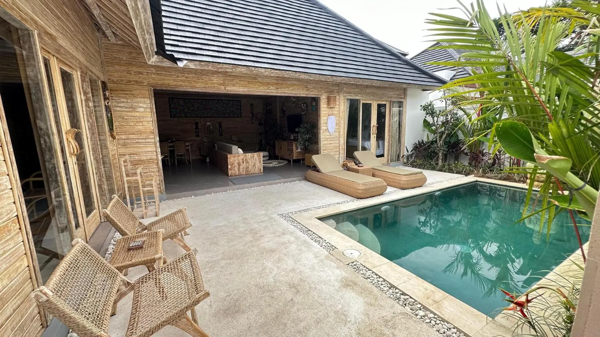 Kubu Dimel Suites And Villas Resort Nusa Dua  Alloggio in famiglia
